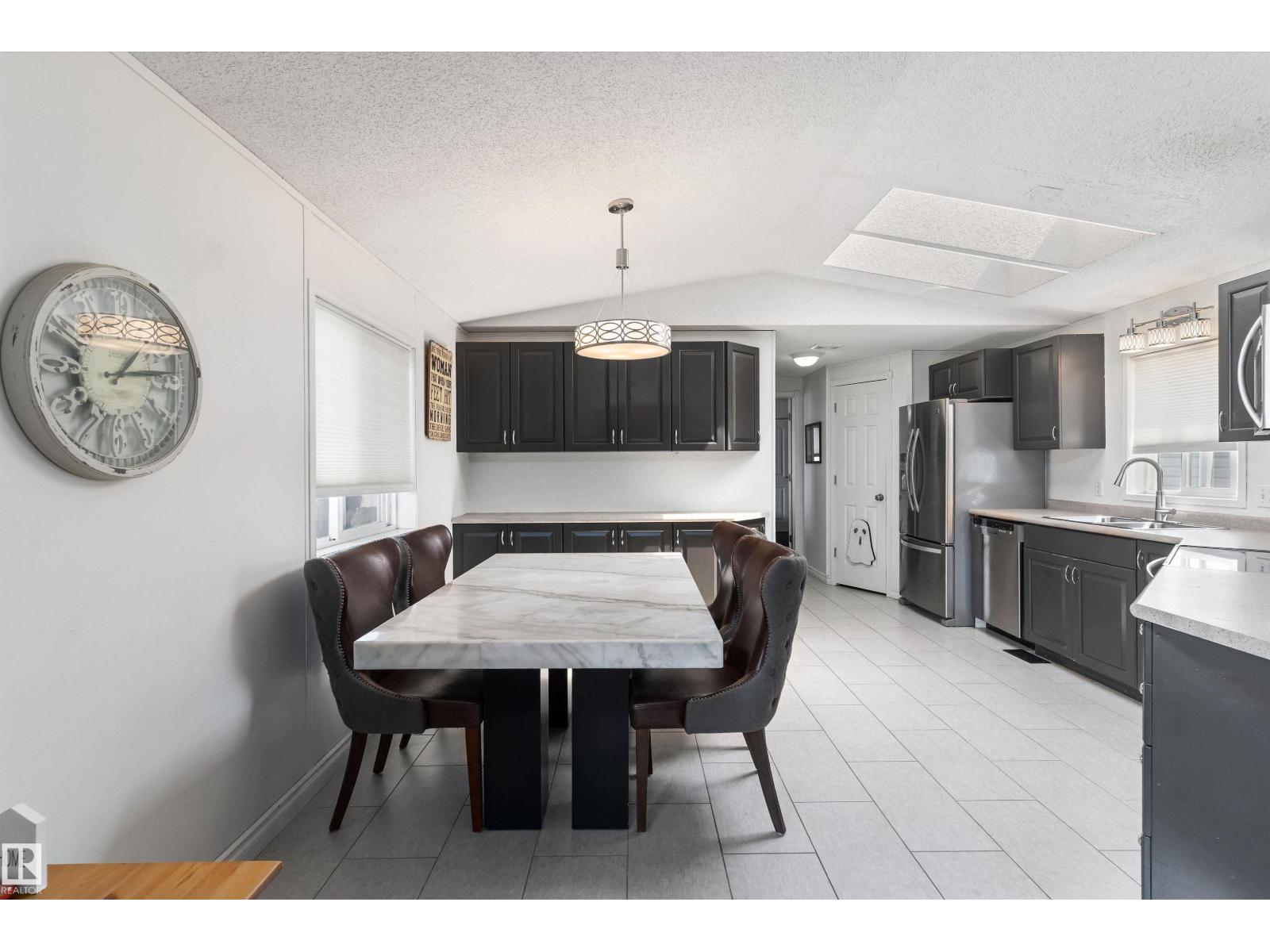 1661 Jubilee Crescent - 10