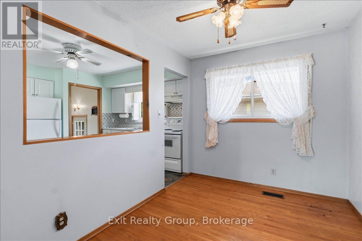261 BYRON STREET - 10