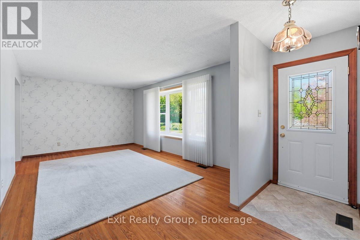 261 BYRON STREET - 13