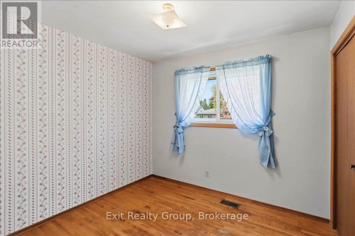 261 BYRON STREET - 16