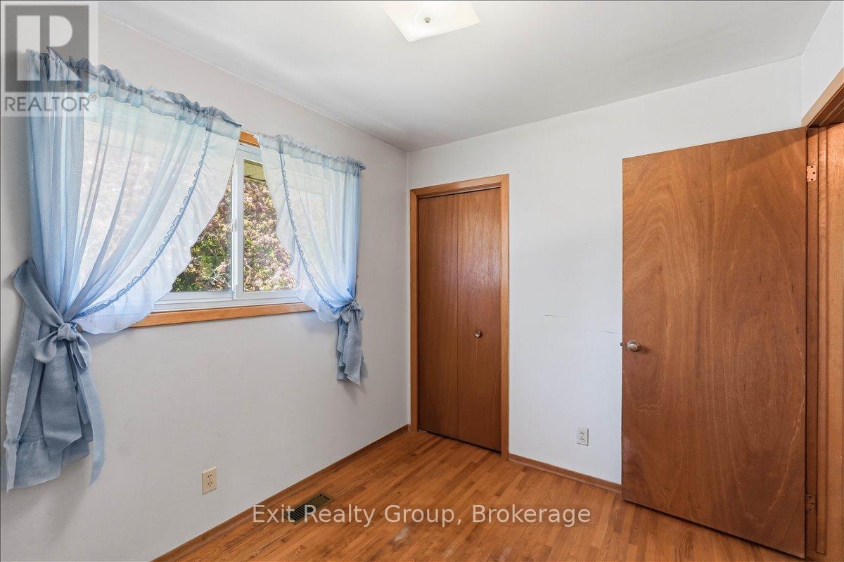 261 BYRON STREET - 17