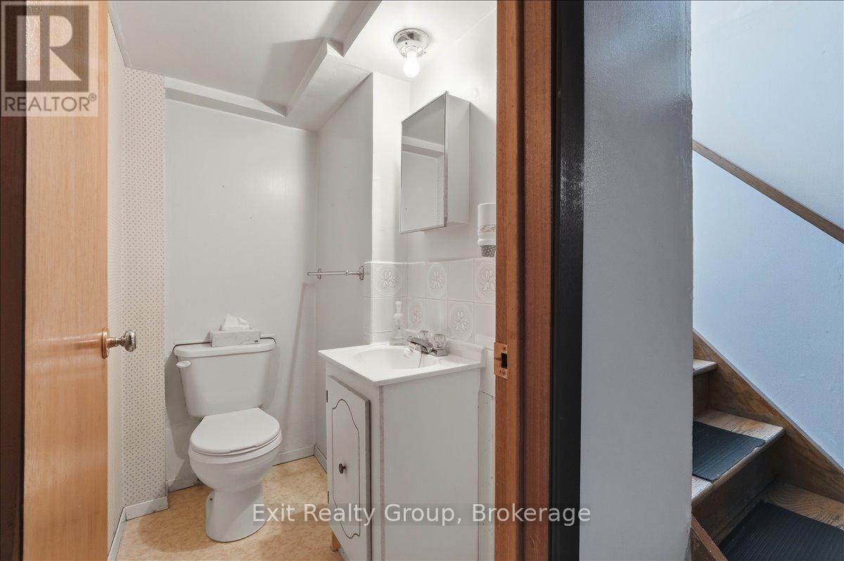 261 BYRON STREET - 28