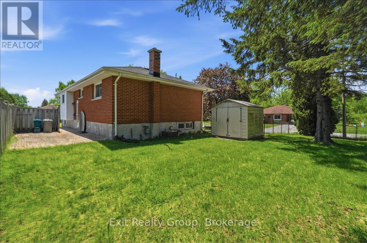 261 BYRON STREET - 34