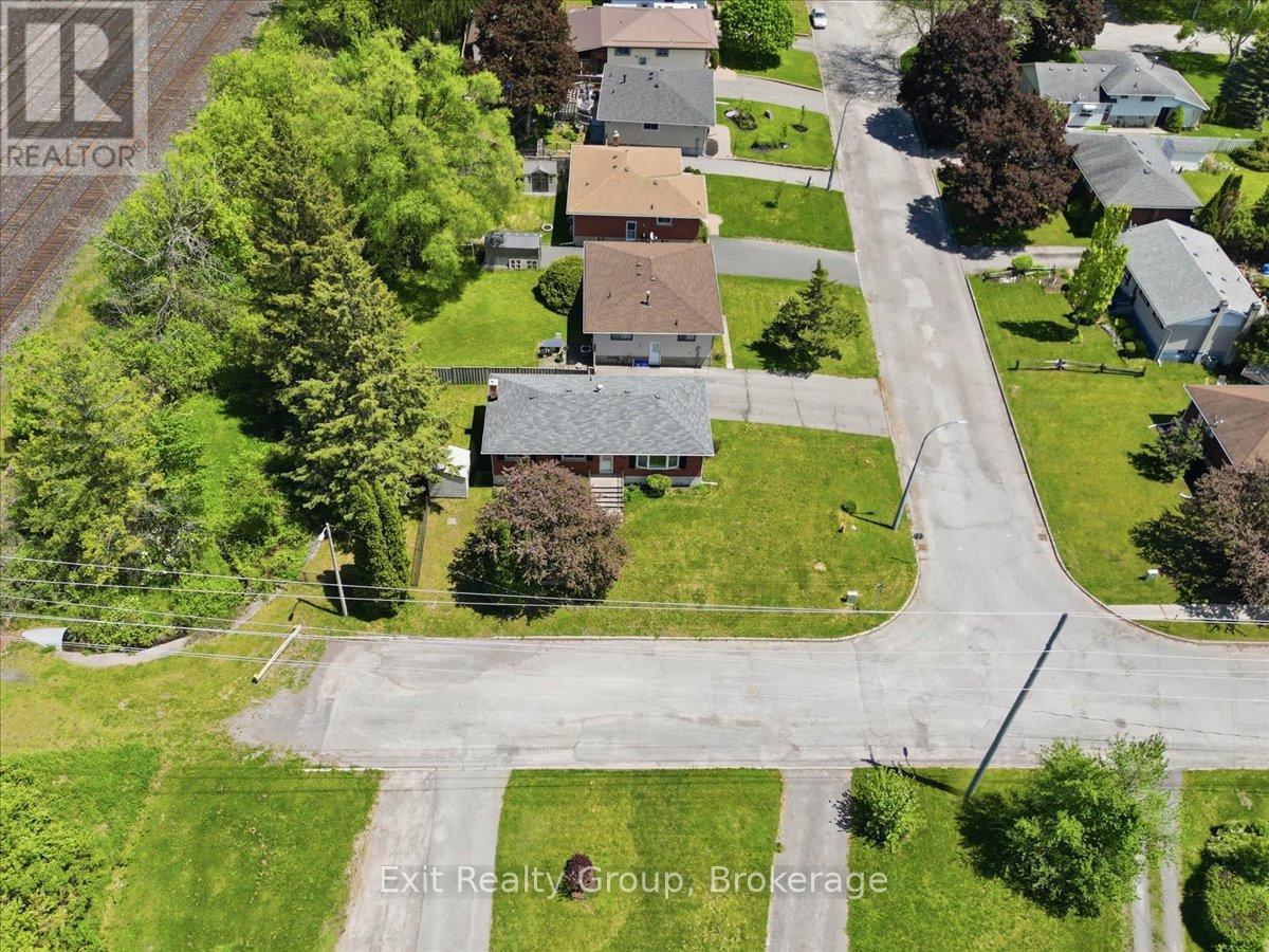 261 BYRON STREET - 36