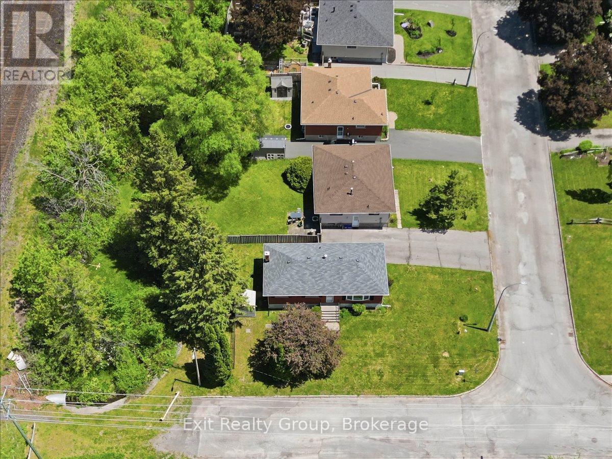 261 BYRON STREET - 37