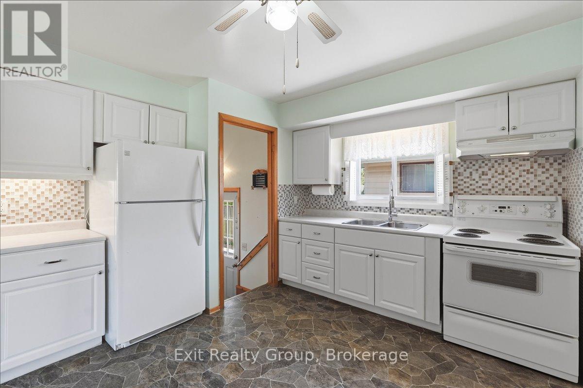261 BYRON STREET - 5