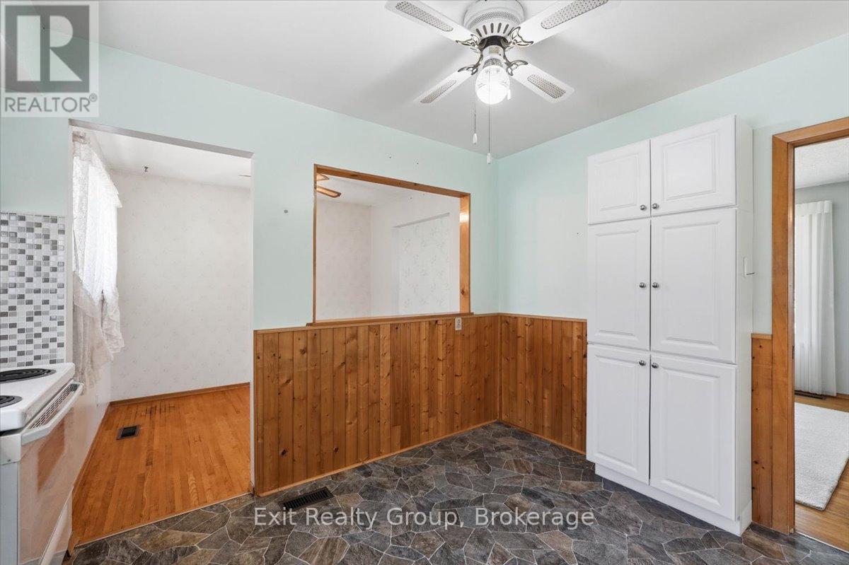 261 BYRON STREET - 7