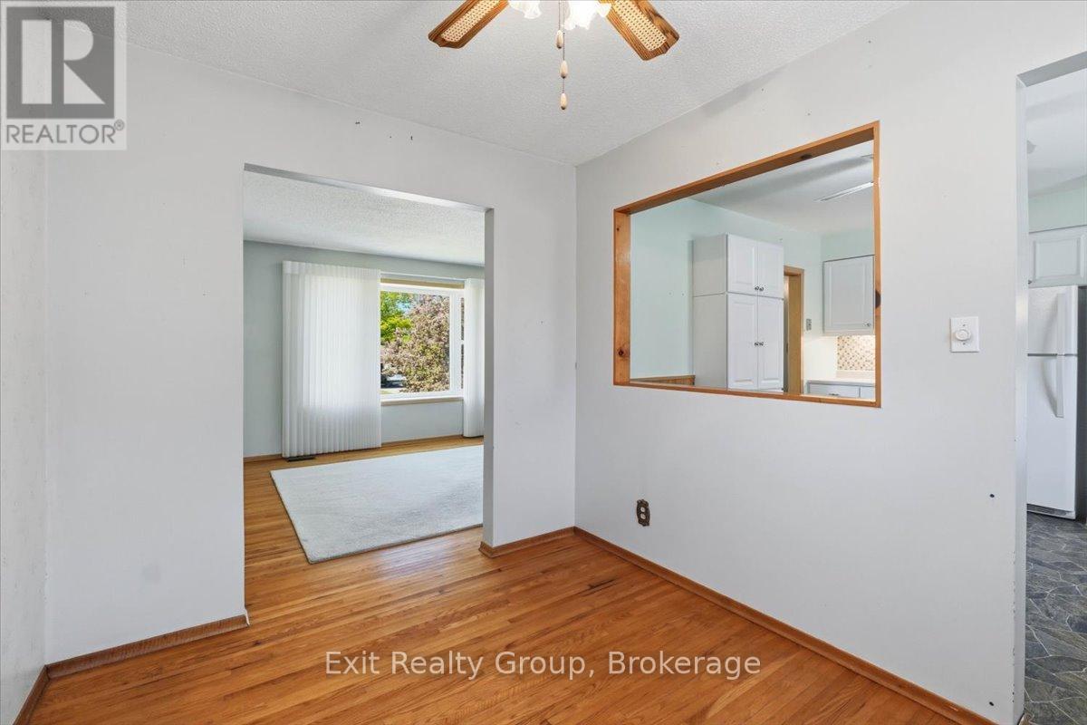 261 BYRON STREET - 9
