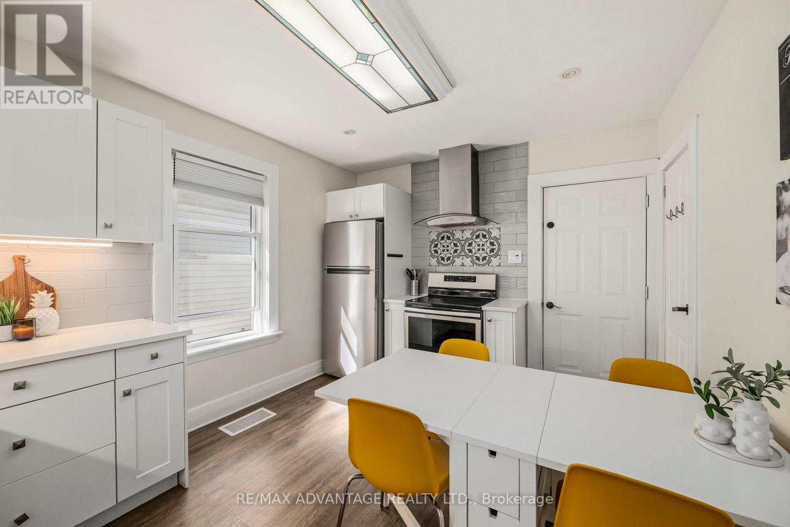 577 ENGLISH STREET - 10
