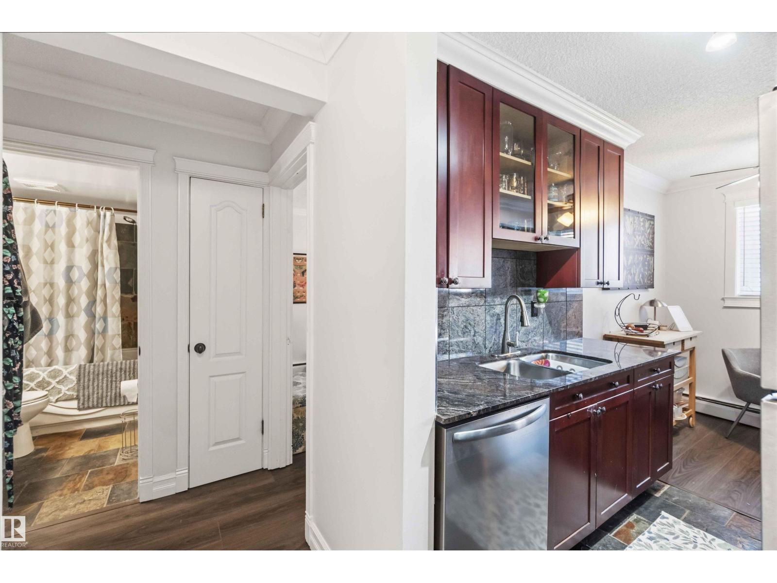 #111 10225 117 ST NW - 23