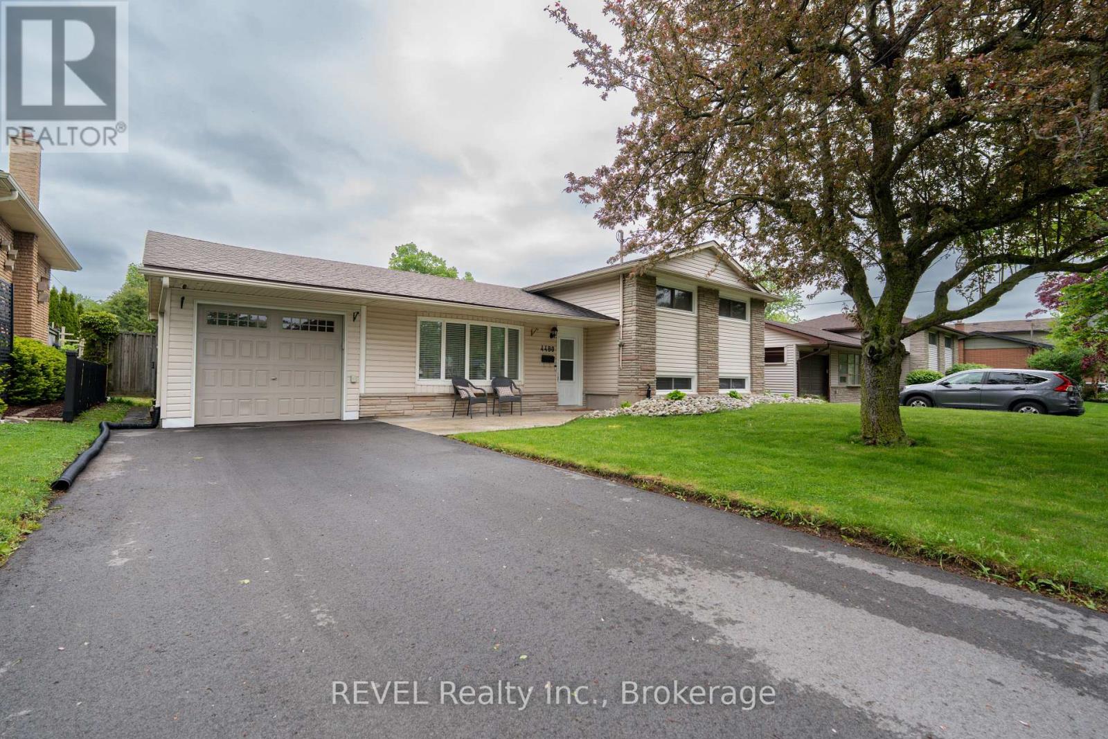 4480 QUEENSWAY GARDENS - Image 2