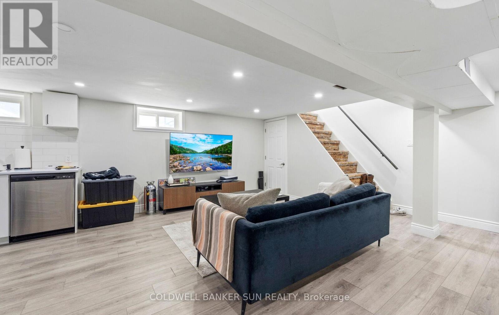 20 MAPLE LANE - 32