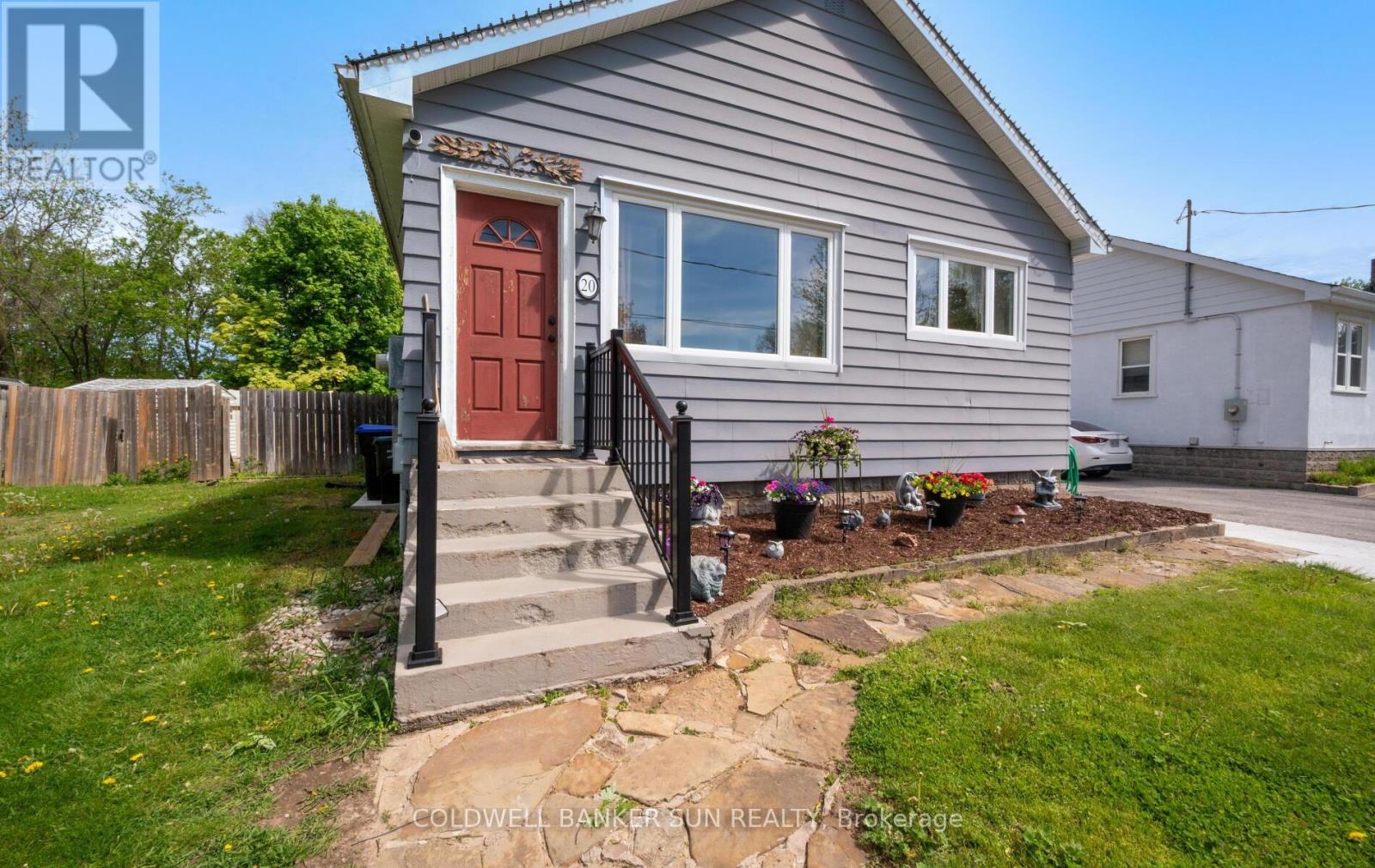 20 MAPLE LANE - 8
