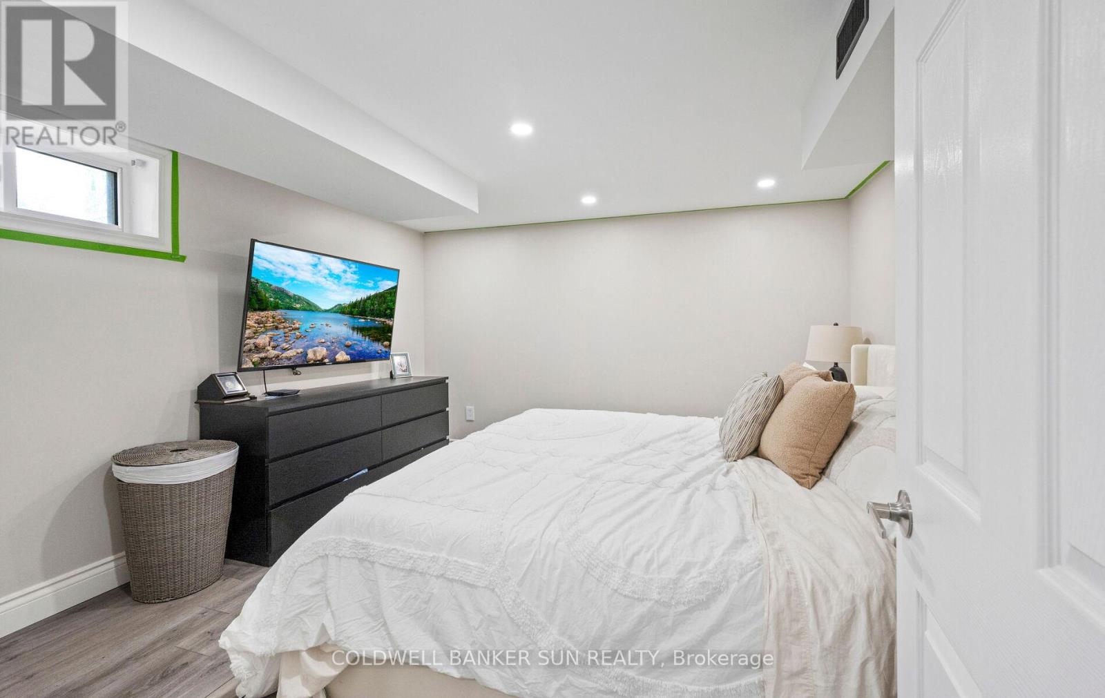 20 MAPLE LANE - 39
