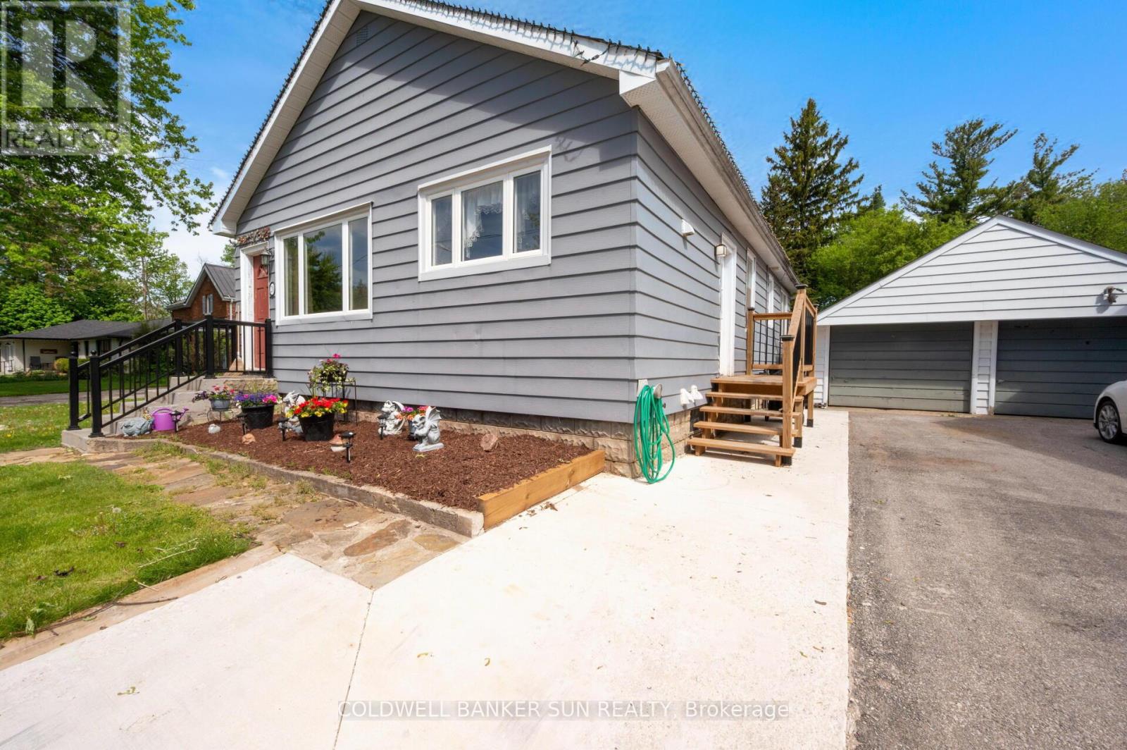 20 MAPLE LANE - 7