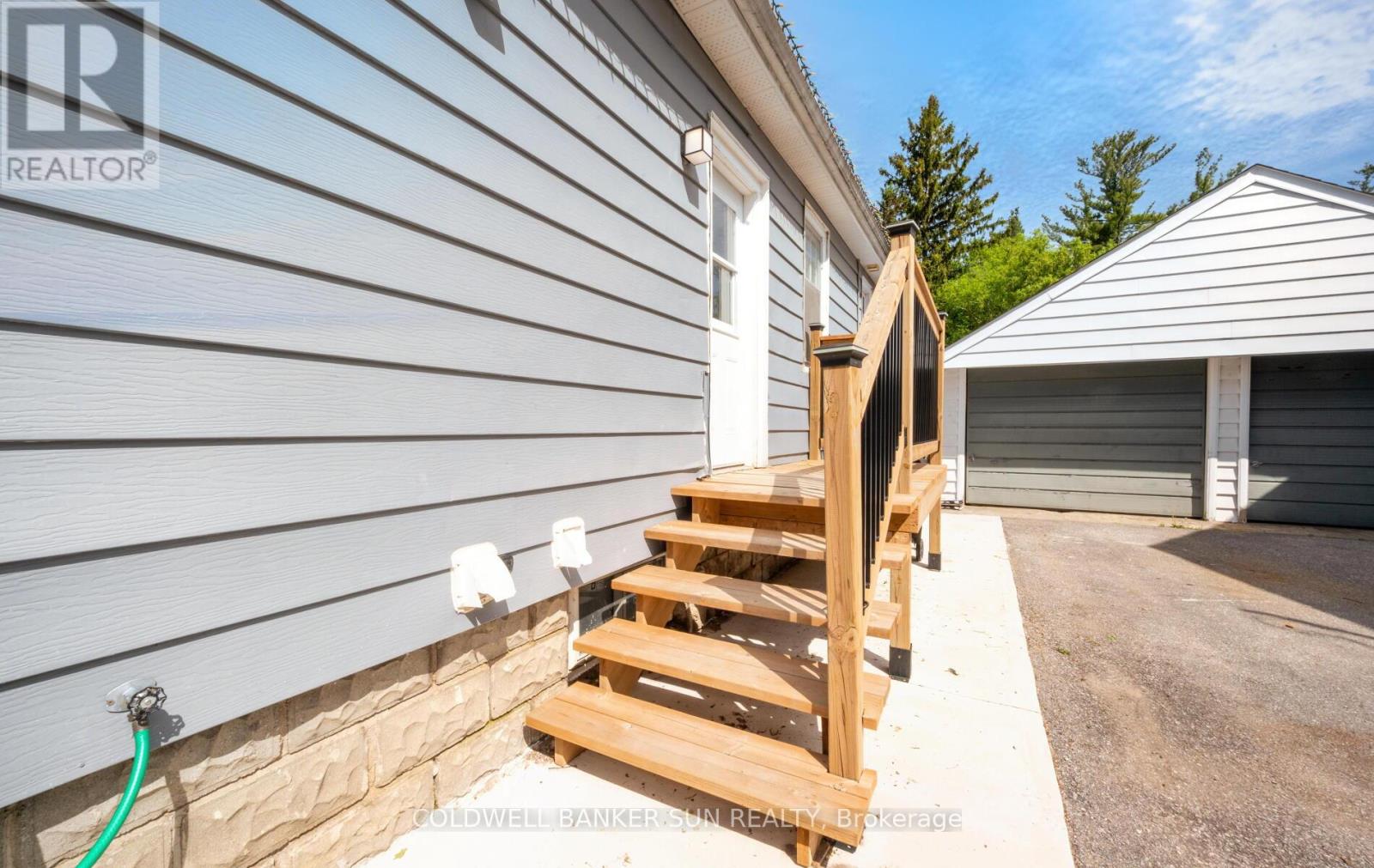 20 MAPLE LANE - 27