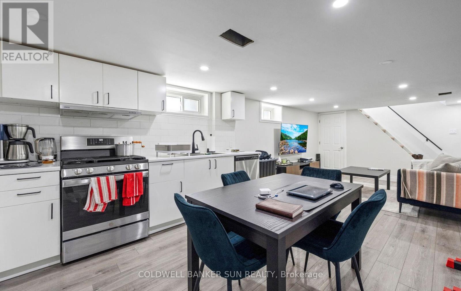 20 MAPLE LANE - 37