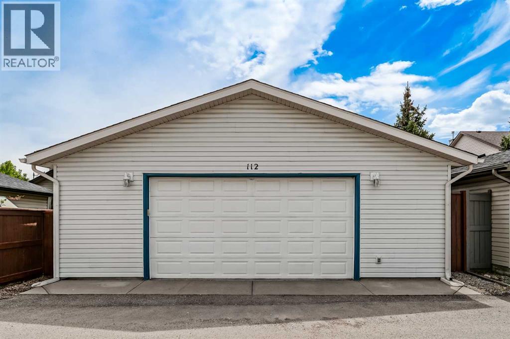 112 Prestwick Point SE - 32