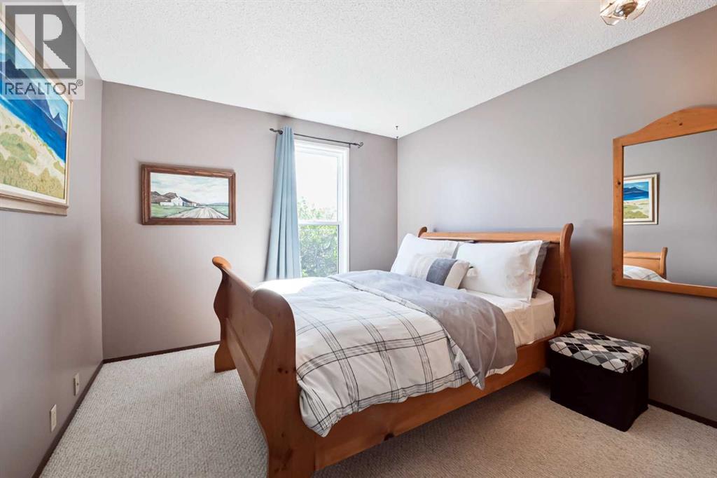 44 Coach Manor Rise SW - 14