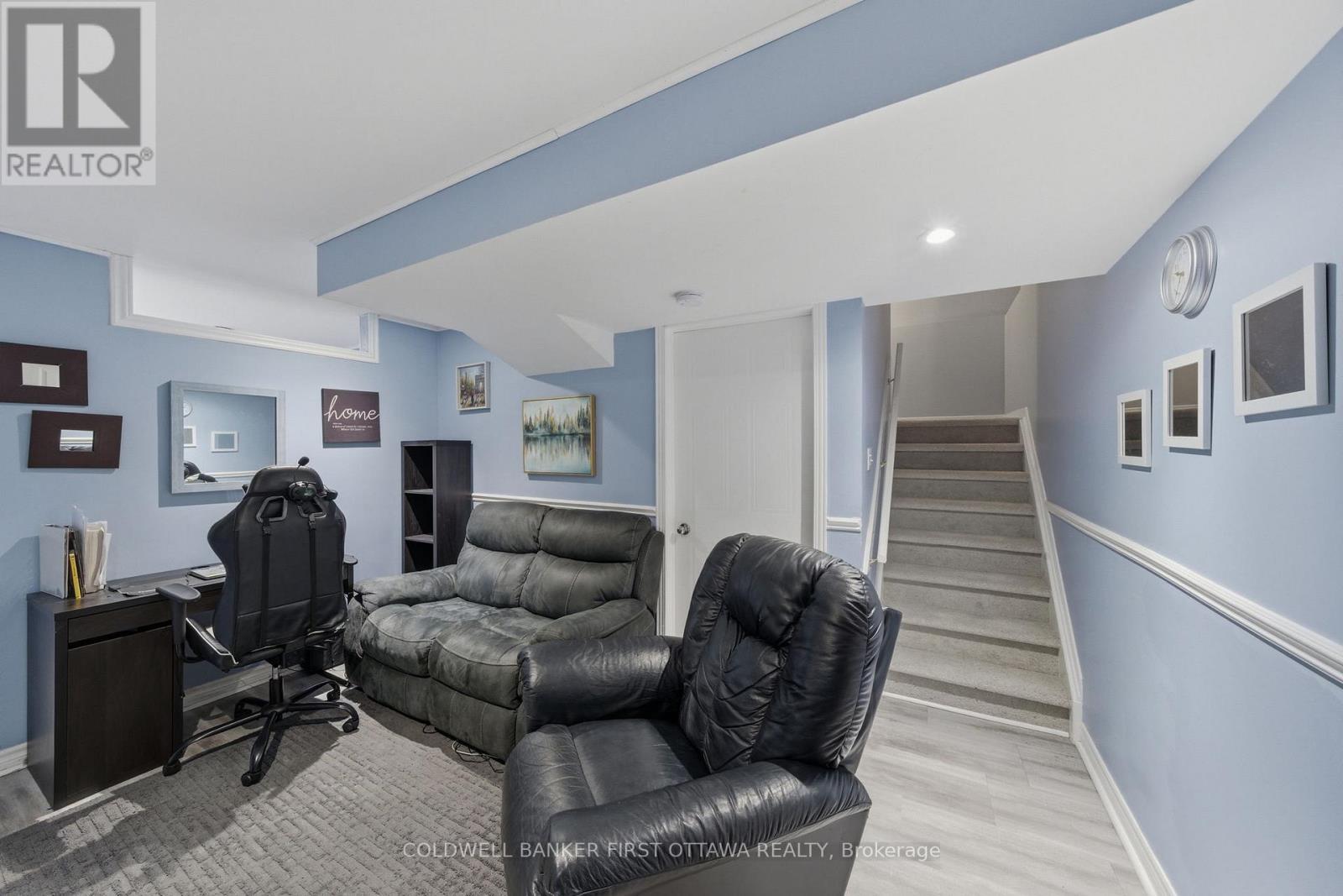1902 HENNESSY CRESCENT - 28