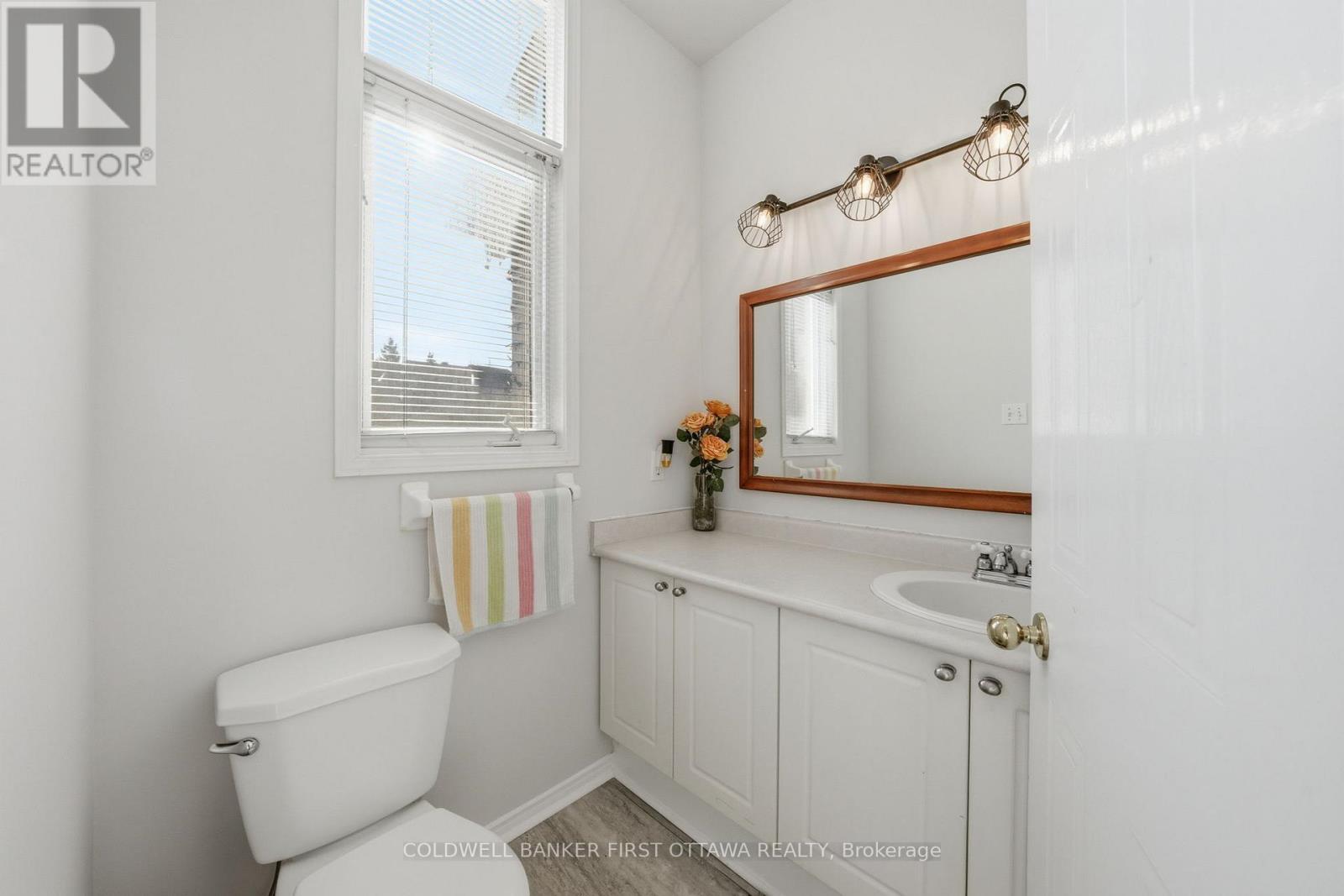1902 HENNESSY CRESCENT - 4