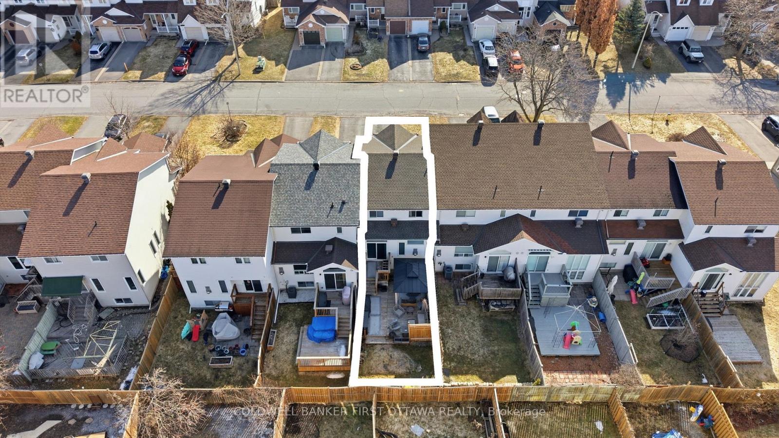 1902 HENNESSY CRESCENT - 42