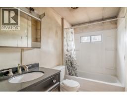 4807 Clarke Avenue, Lac La Hache, BC V0K1T0 Photo 11