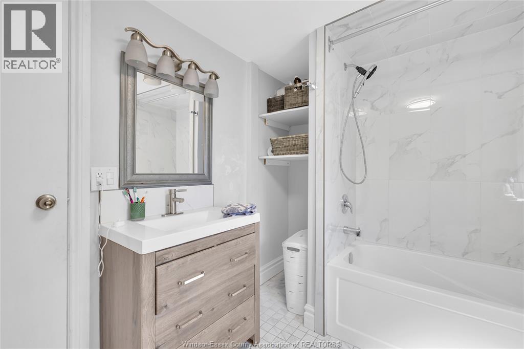 712 GLADSTONE - 19