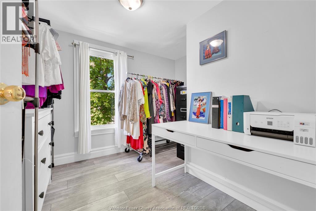 712 GLADSTONE - 21