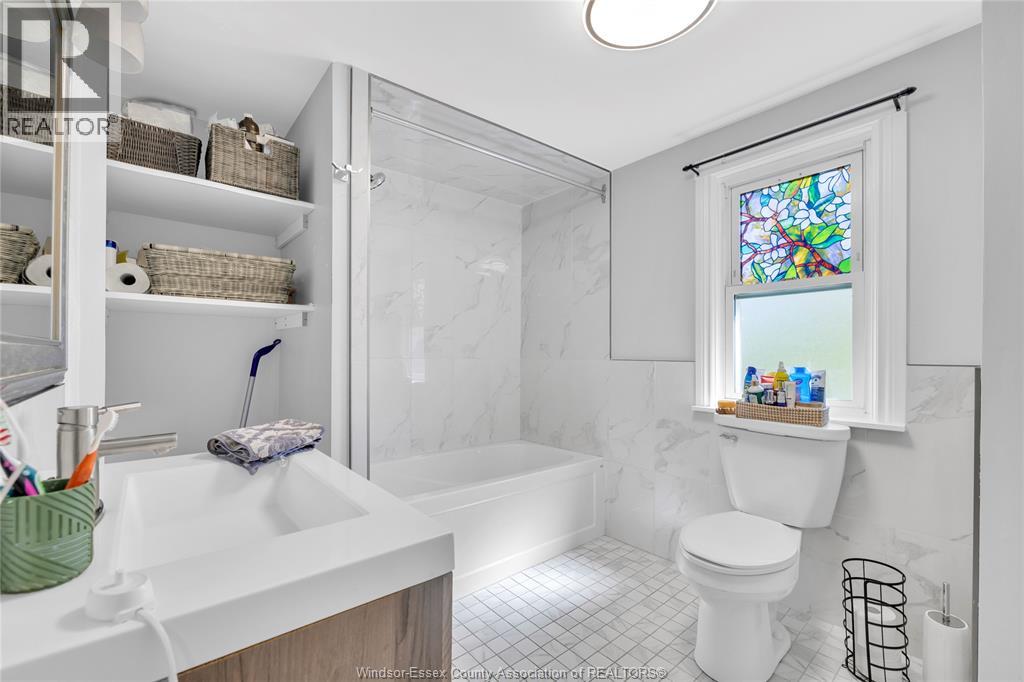 712 GLADSTONE - 18