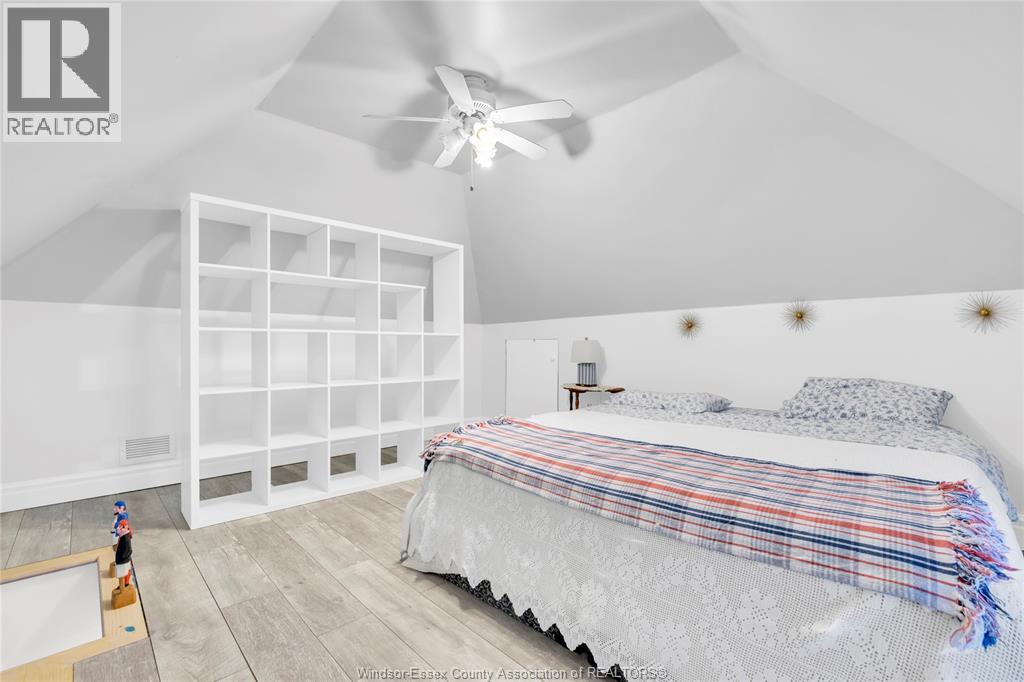 712 GLADSTONE - 23