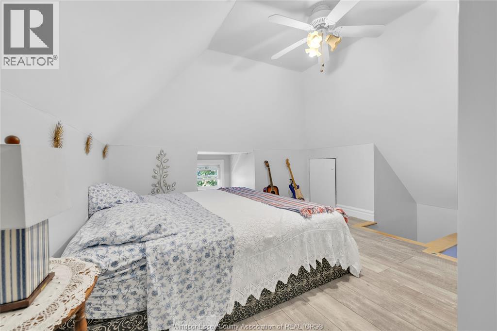 712 GLADSTONE - 24