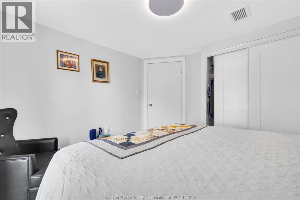 712 GLADSTONE - 25