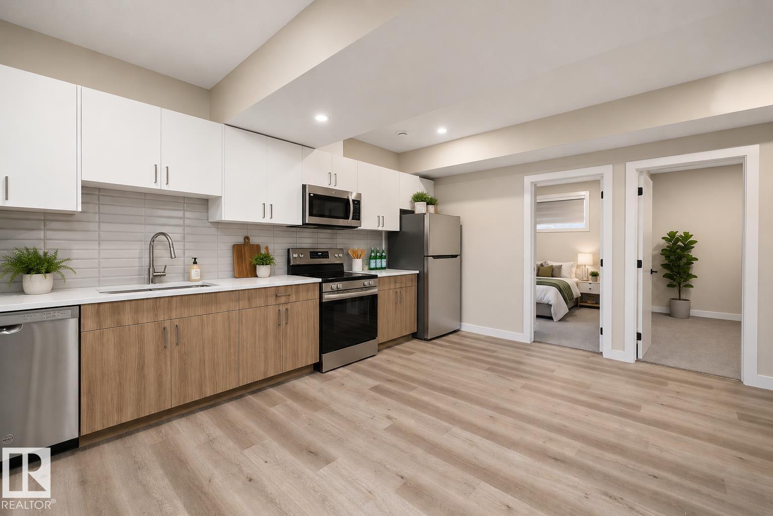 7208 78 AV NW - 23