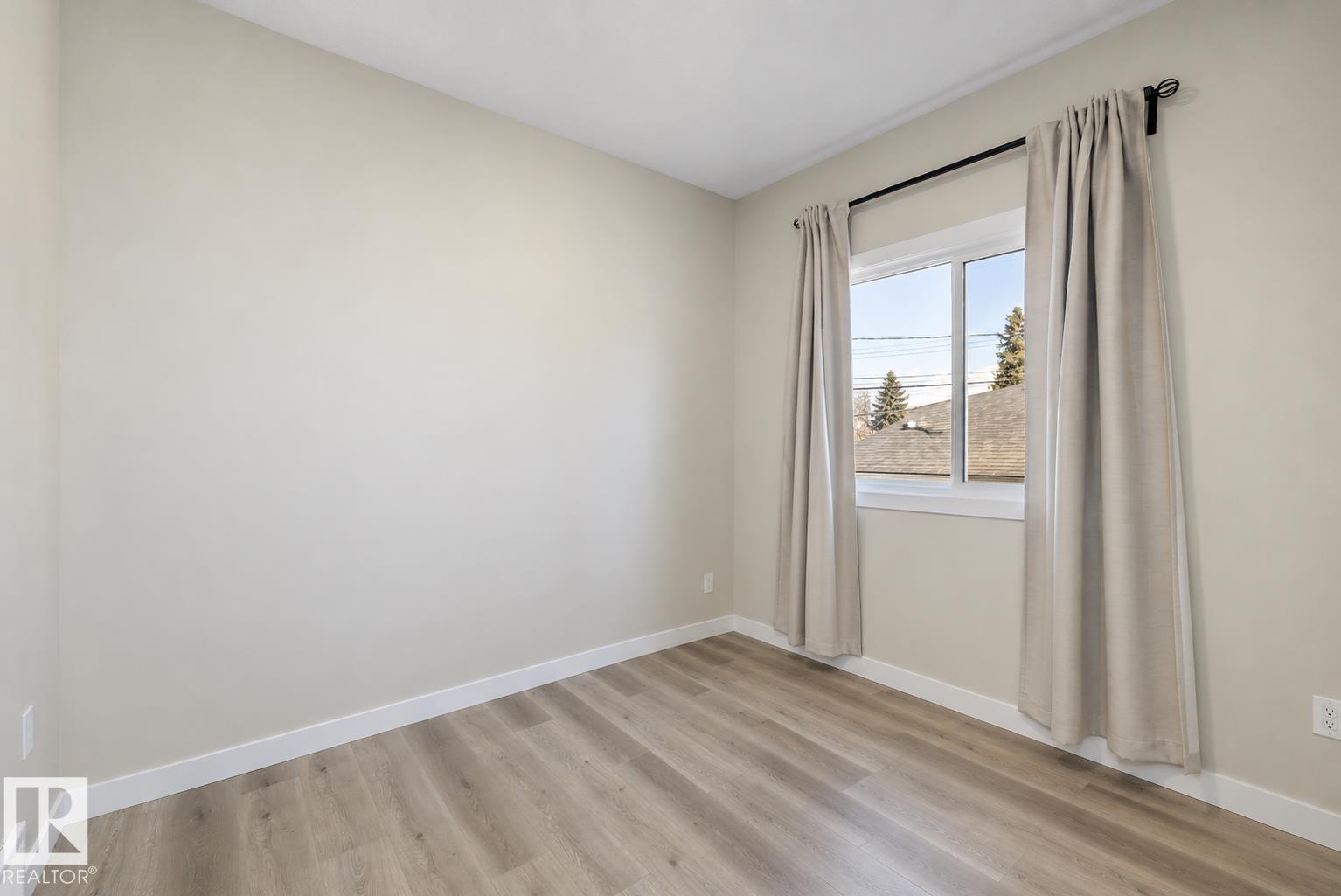 7208 78 AV NW - 17