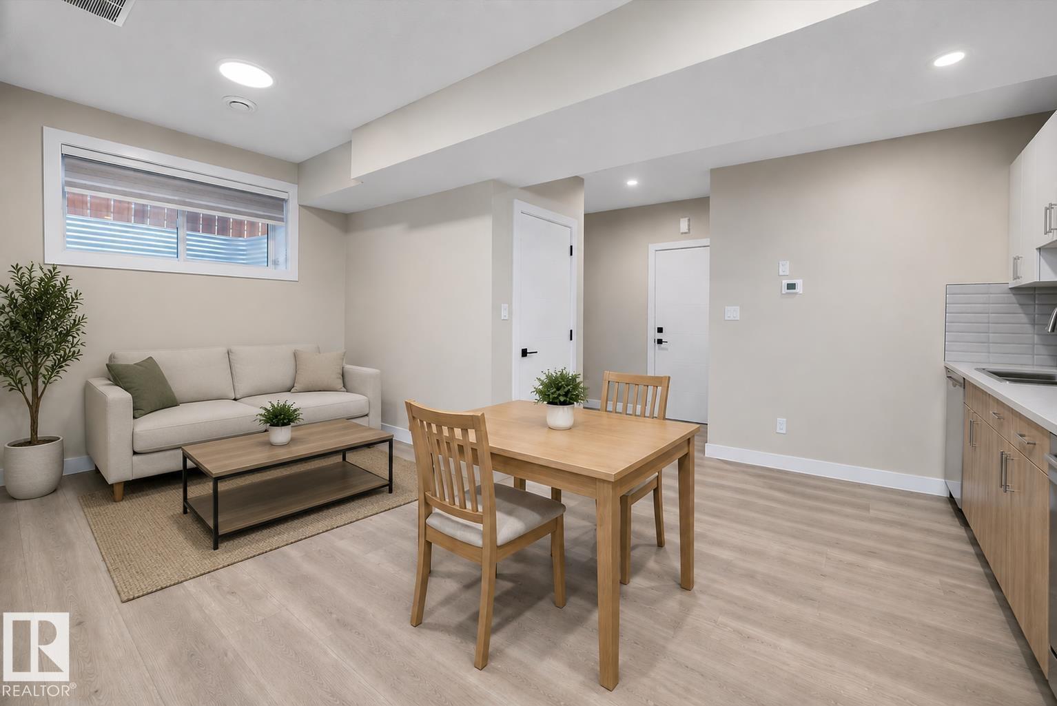 7208 78 AV NW - 30