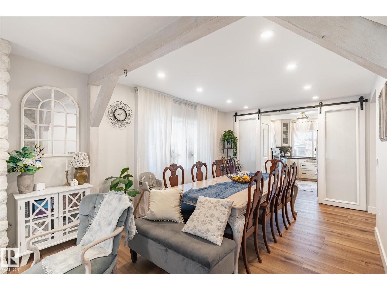 5016 44 Ave - 5