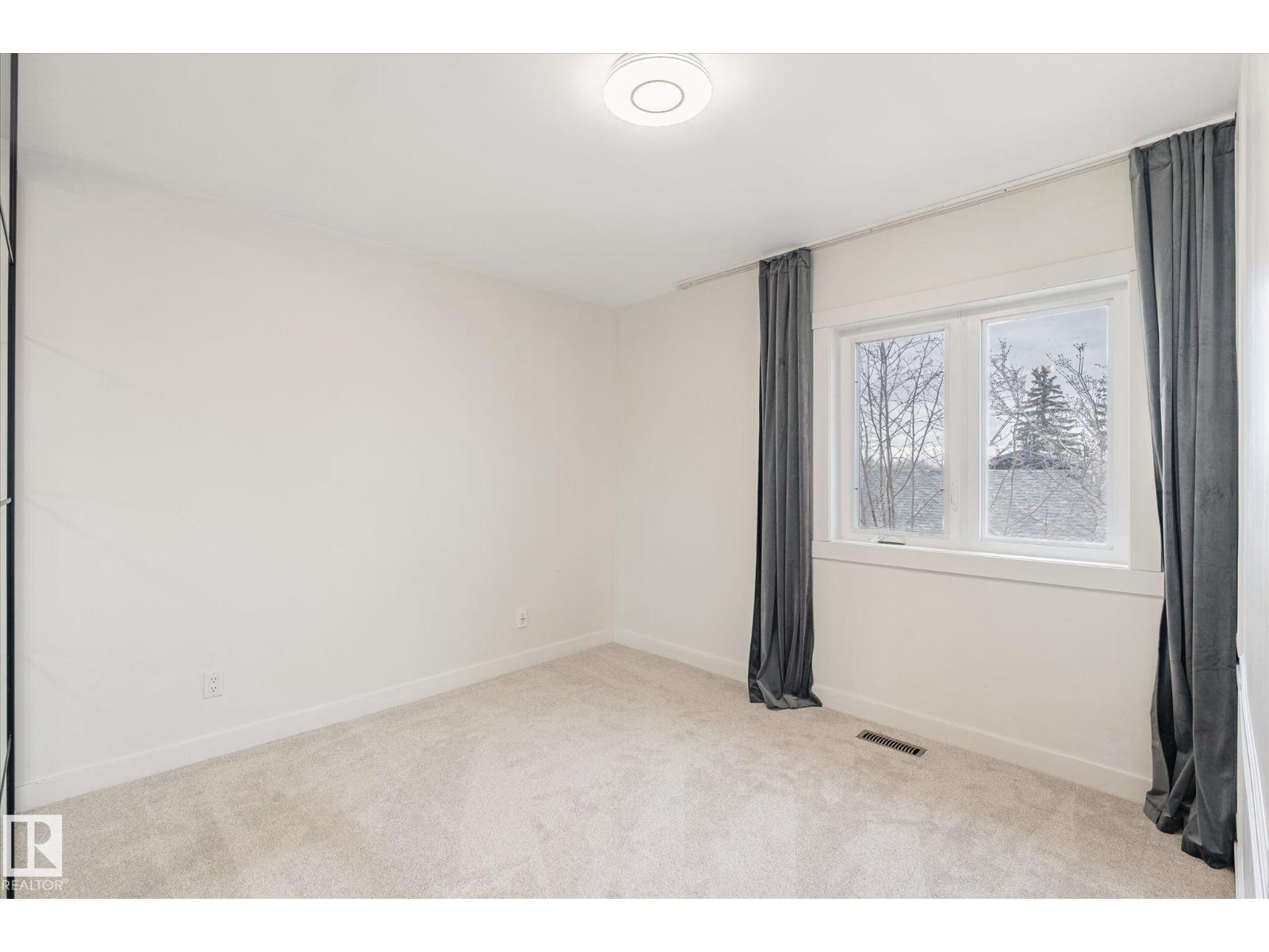 5016 44 Ave - 27