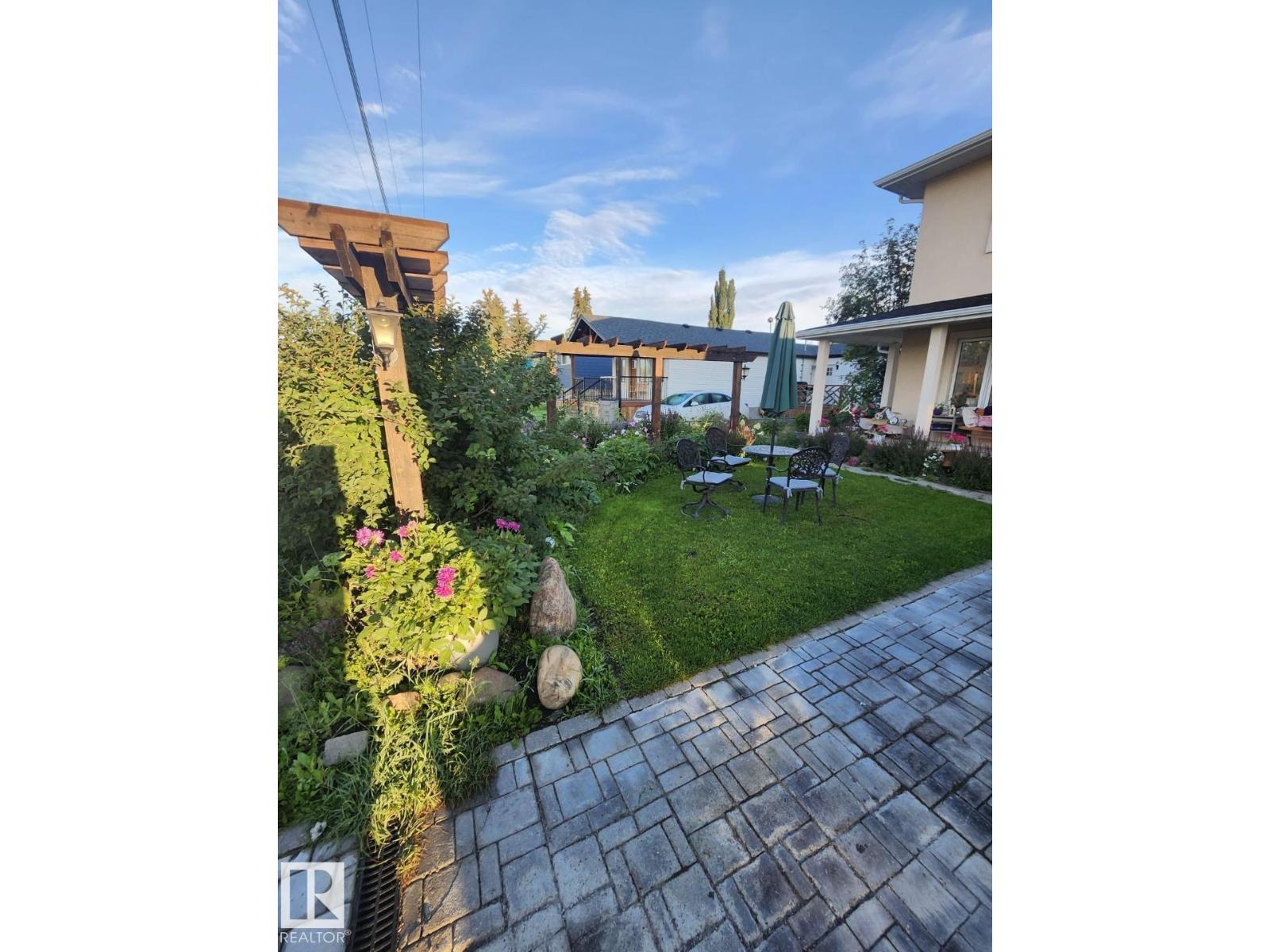 5016 44 Ave - 53