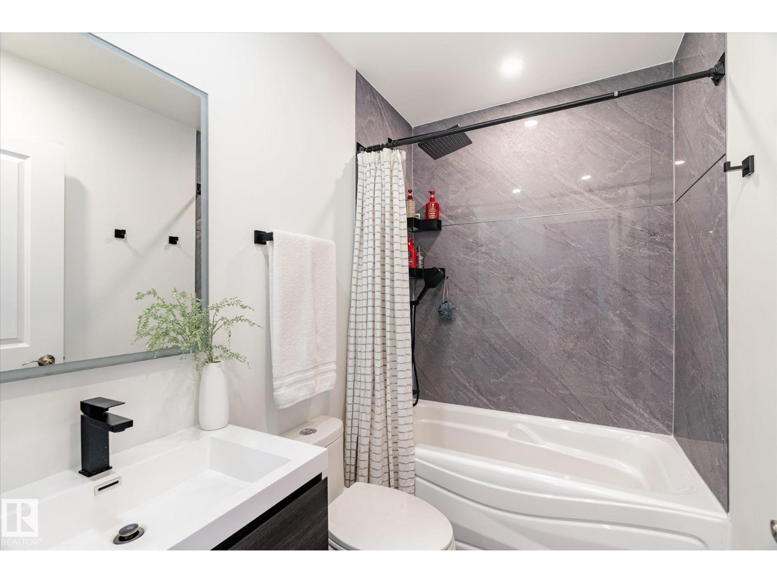 5016 44 Ave - 26