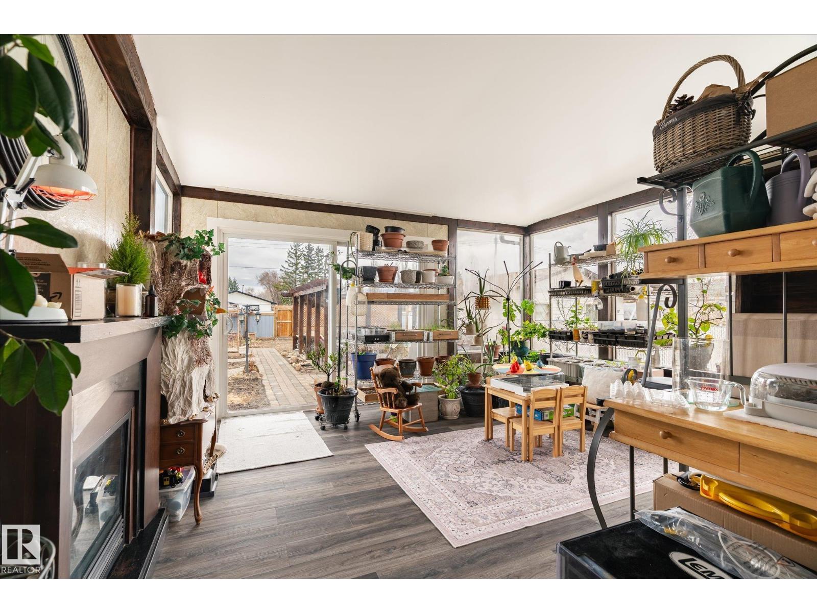 5016 44 Ave - 18