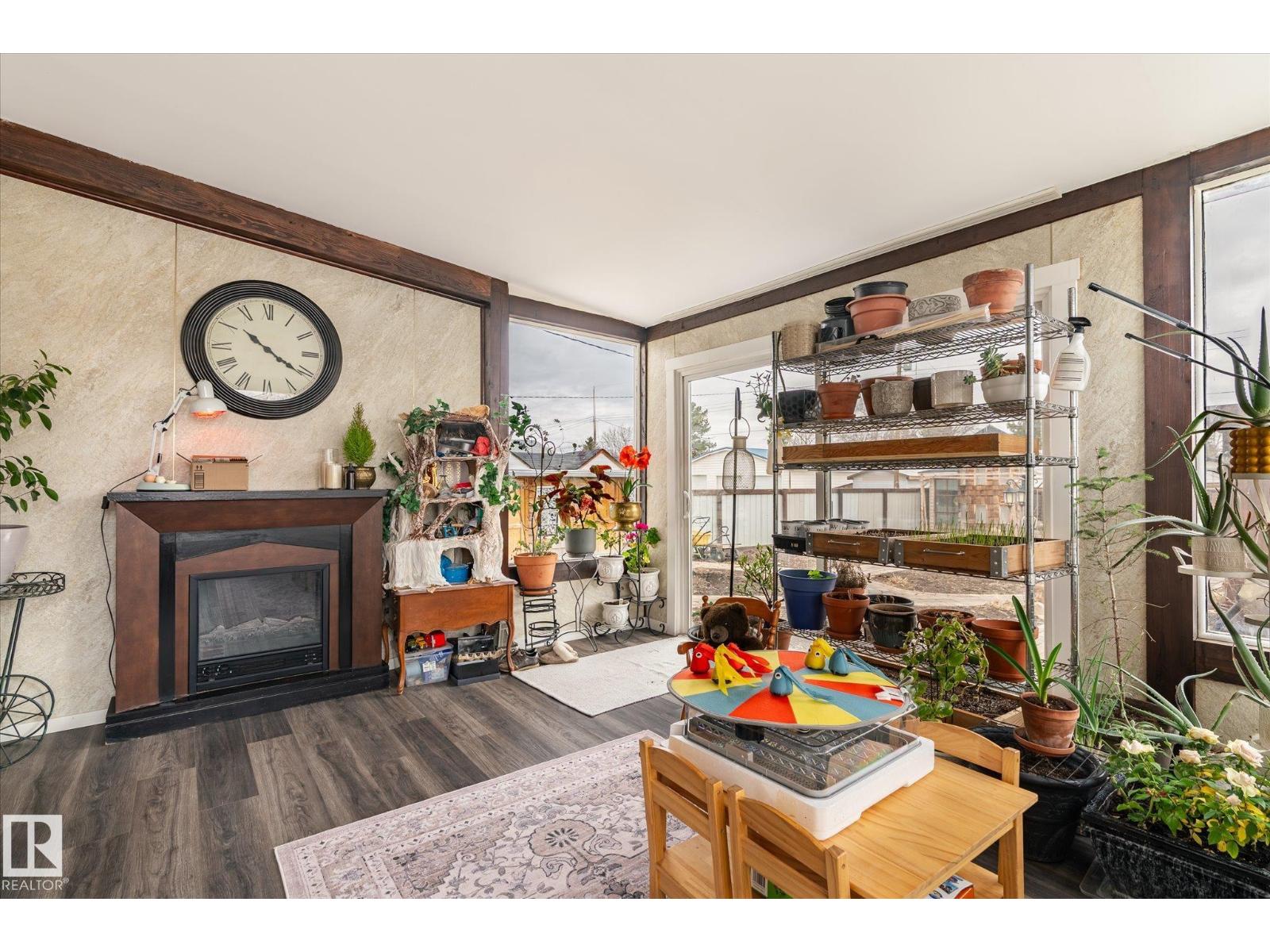 5016 44 Ave - 20