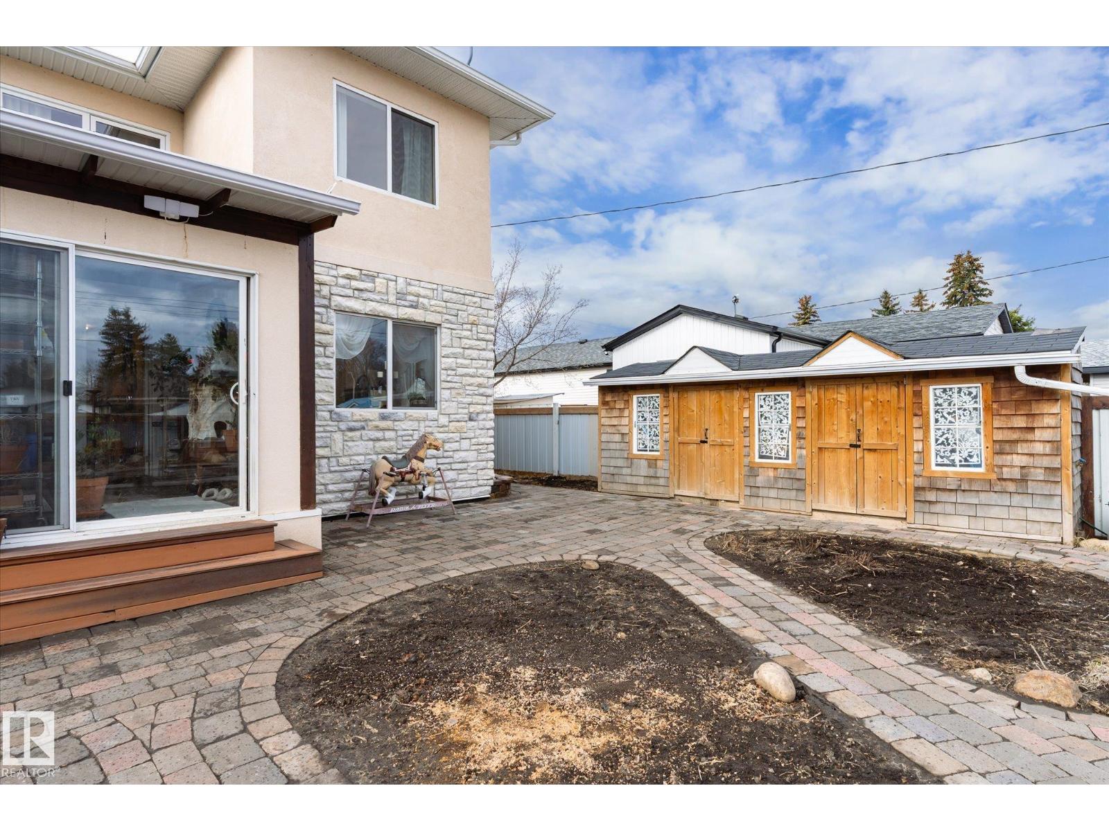 5016 44 Ave - 46