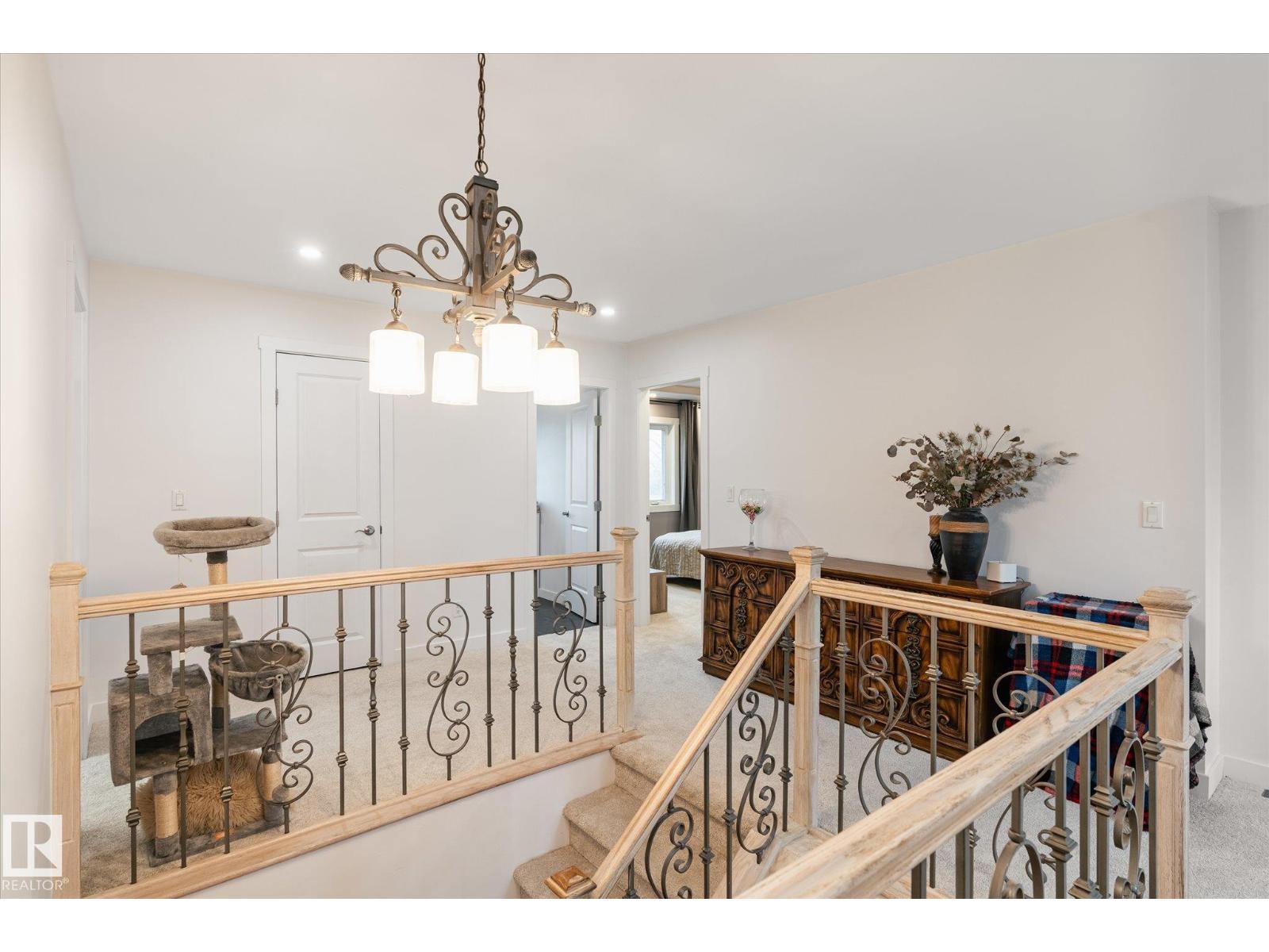 5016 44 Ave - 29