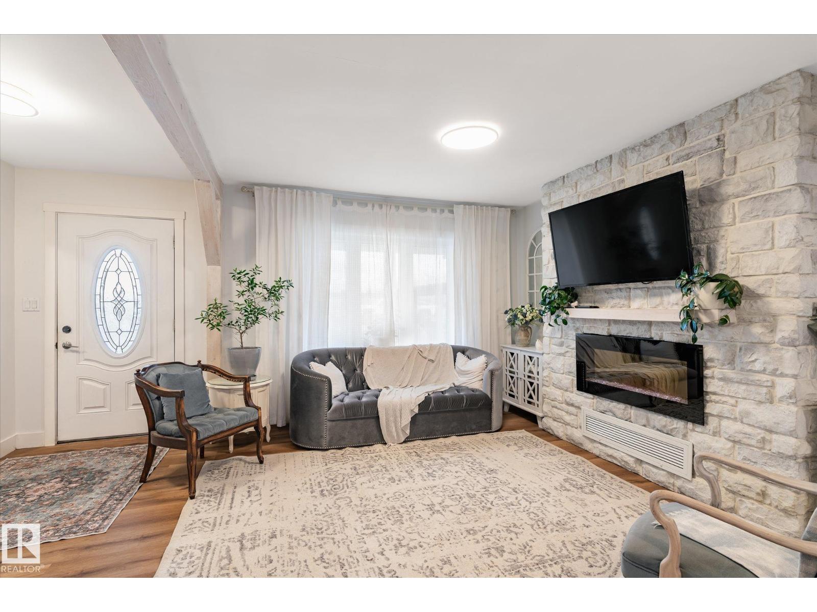 5016 44 Ave - 3