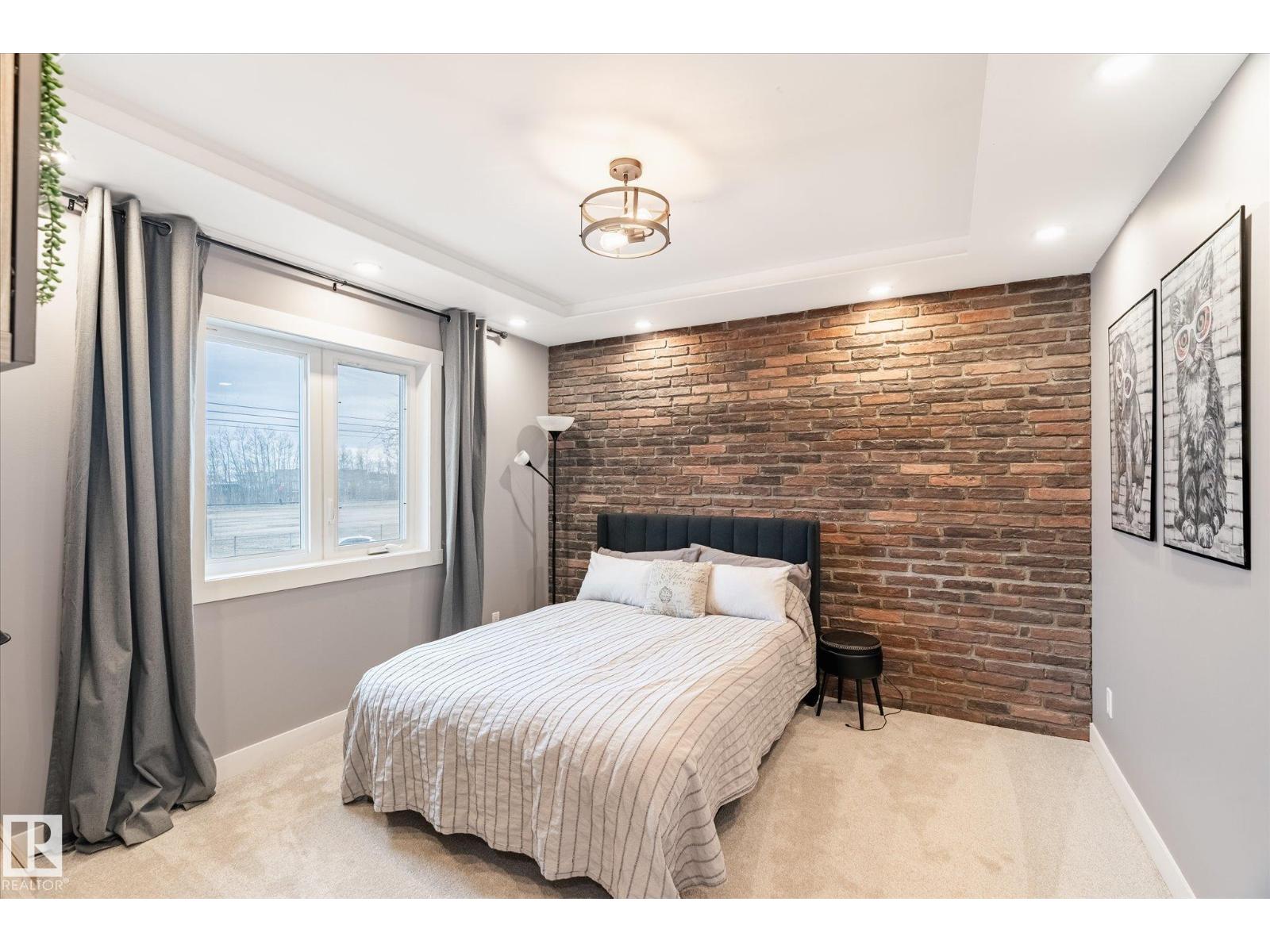 5016 44 Ave - 30