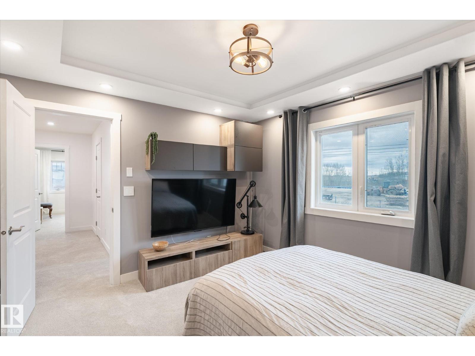 5016 44 Ave - 31
