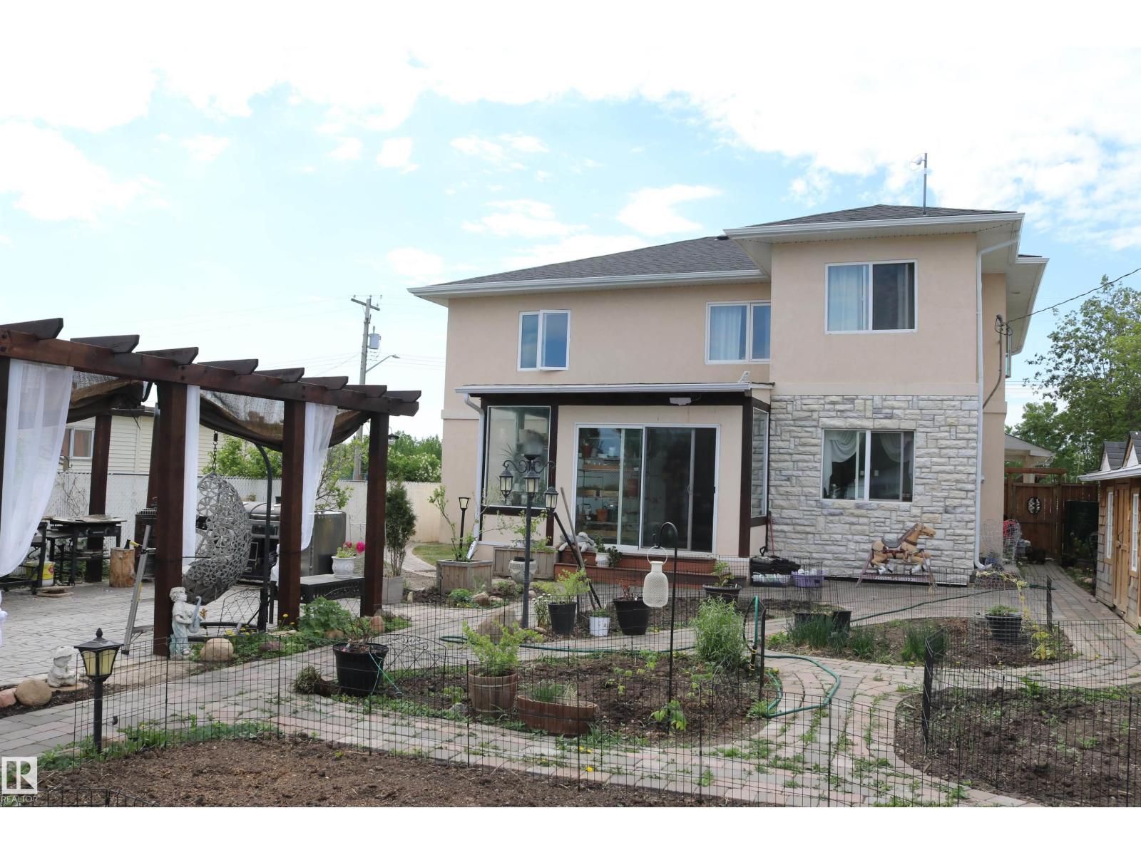 5016 44 Ave - 39