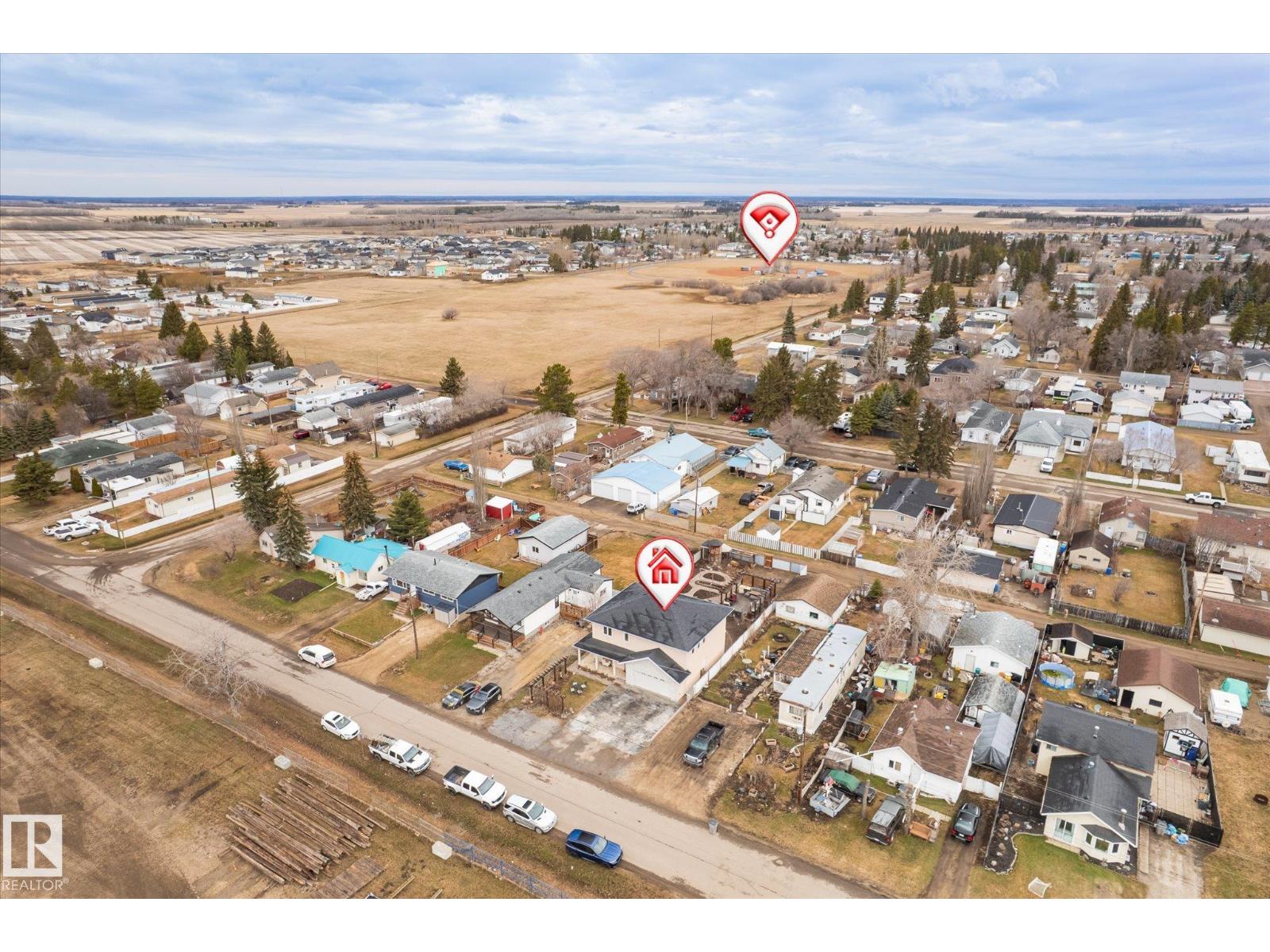 5016 44 Ave - 52