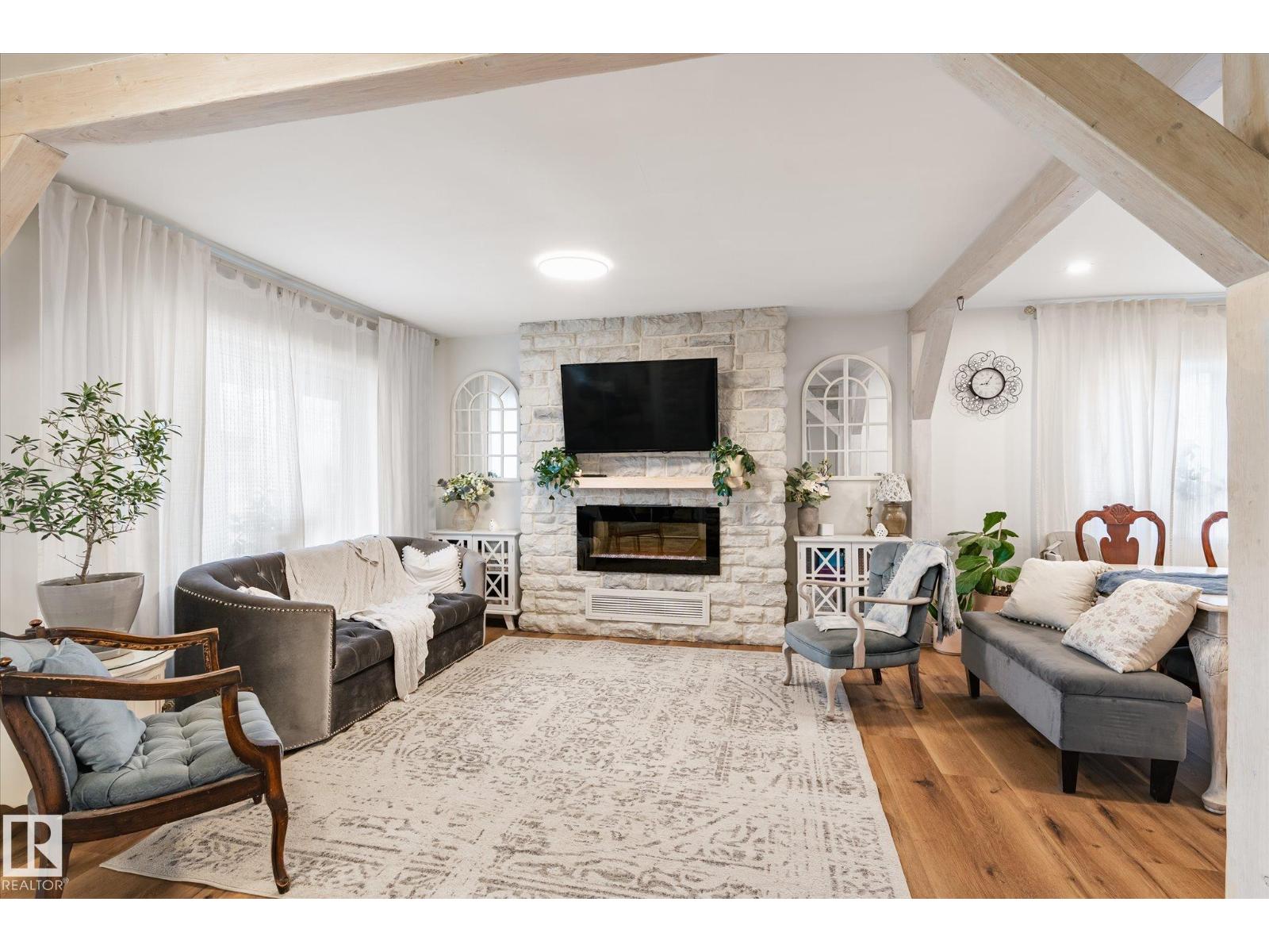 5016 44 Ave - 2